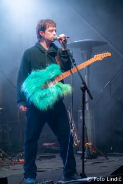 Včeraj je prvi koncert Pravljičnega Kamnik privabil število obiskovalcev (13)